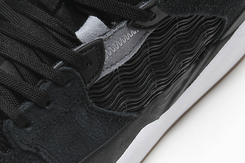 Nike SB Ishod Black / White