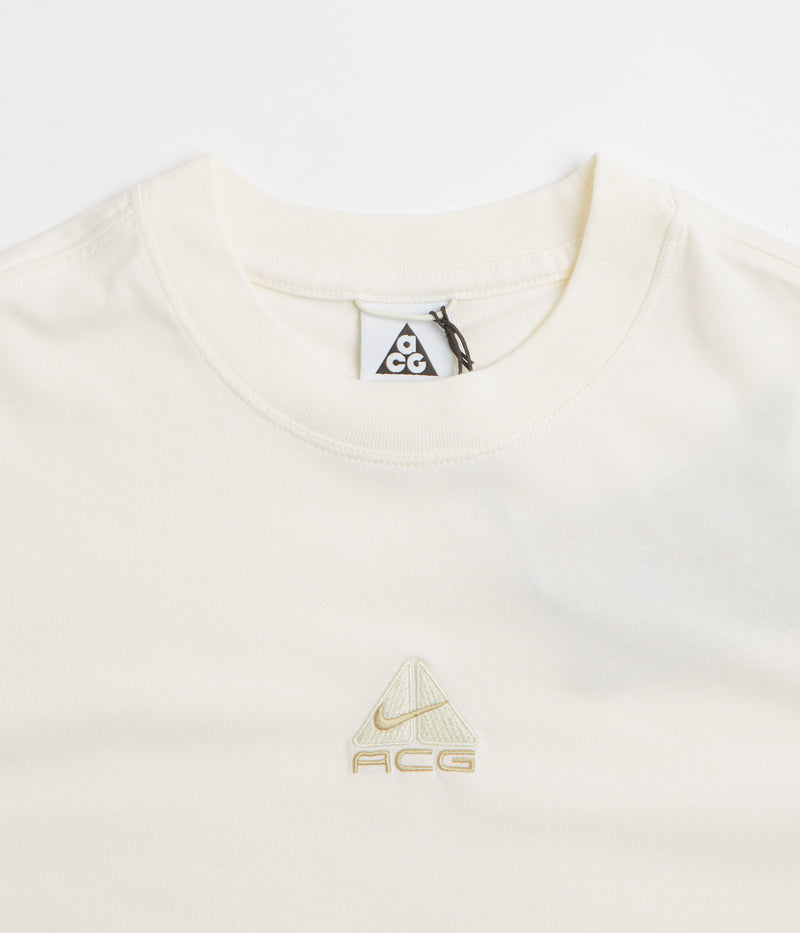 NIke ACG Womens Baby Lungs T-Shirt in Pale Ivory and Light Khaki / Parachute Beige