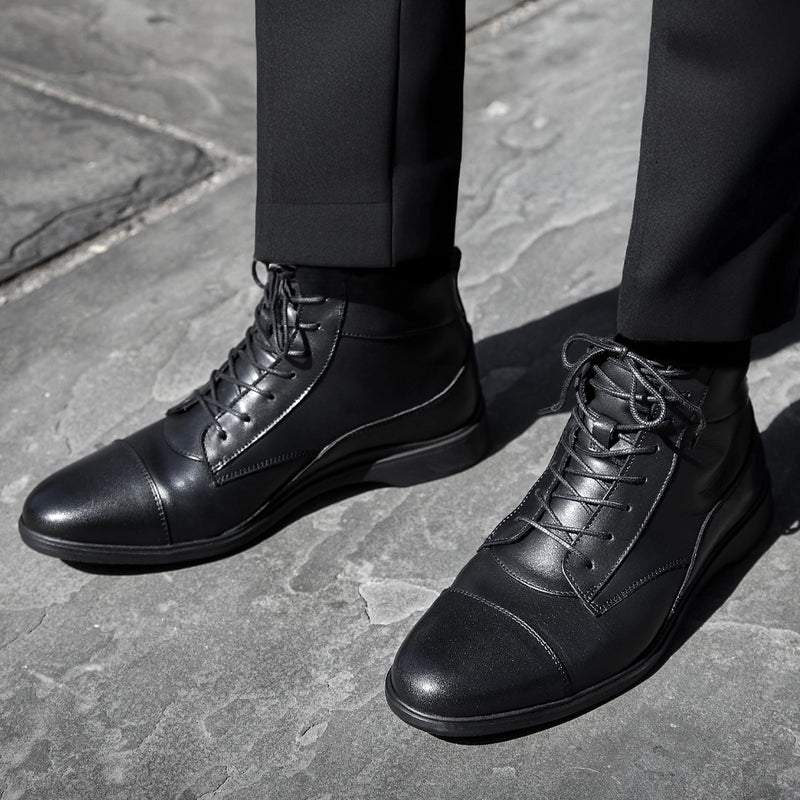 model wearing the boot obsidian