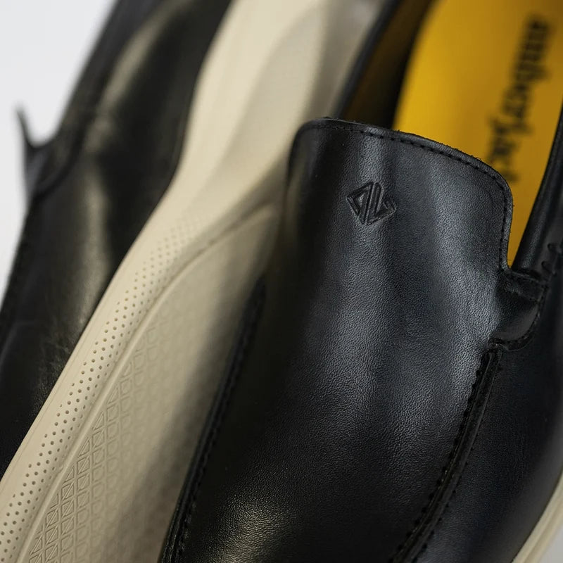 Loafer Obsidian and Cream details