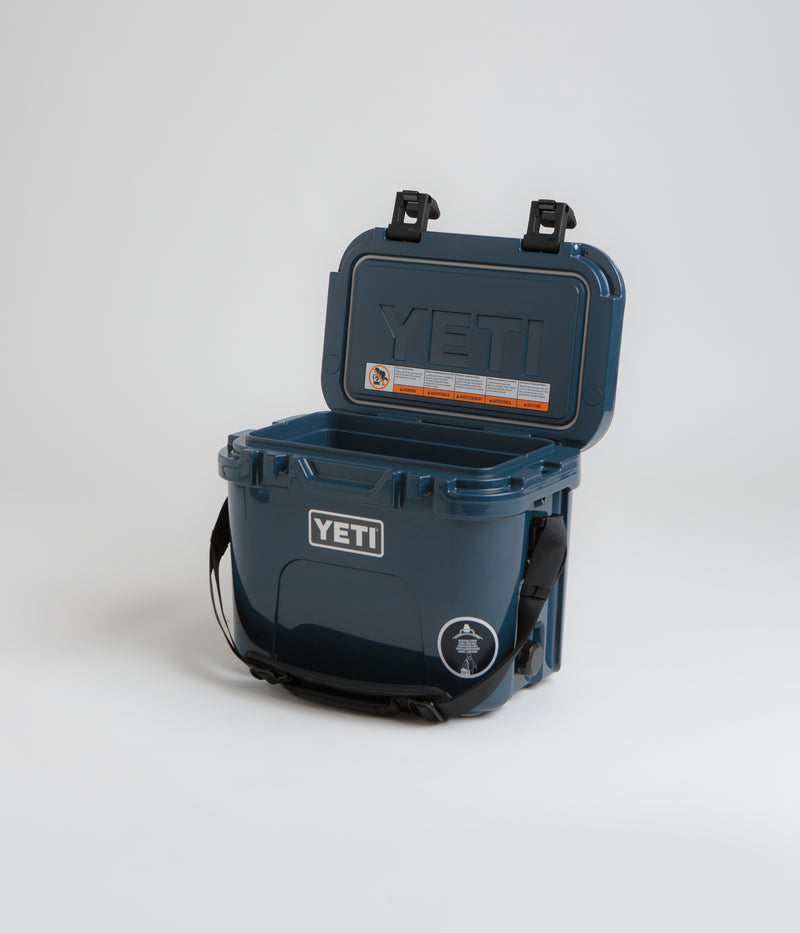 Yeti Roadie 15 Hard Cooler in Navy