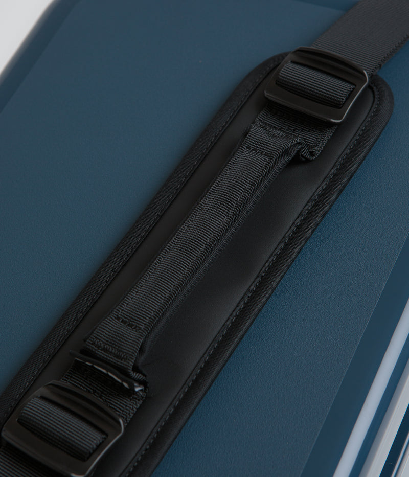 Yeti Roadie 15 Hard Cooler in Navy